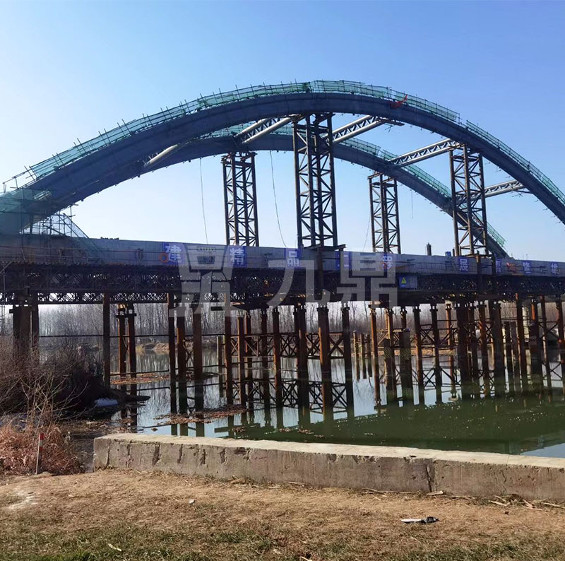 鋼棧橋